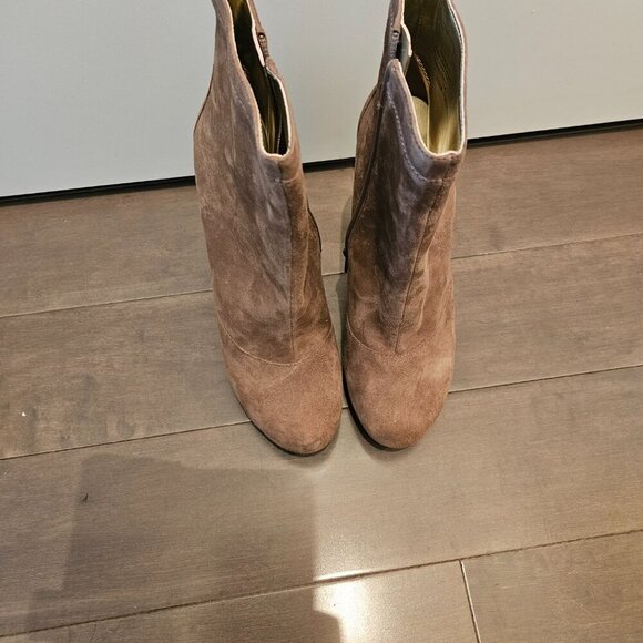 Boots - Picture 3 of 3